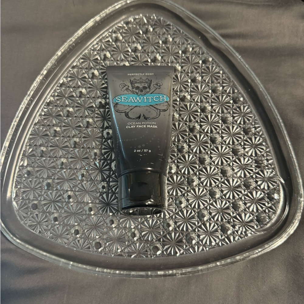 Perfectly Posh Seawitch Clay Mask in Black Tube